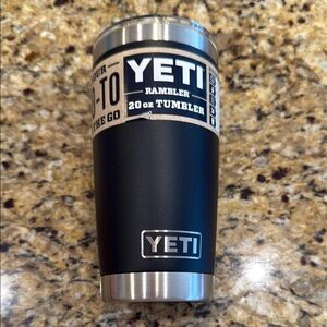 Yeti 20oz tumbler black